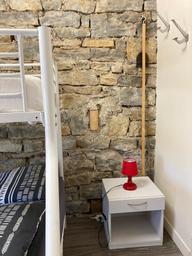 La Chambre Du Tonneau Montigny-sur-l'Ain エクステリア 写真